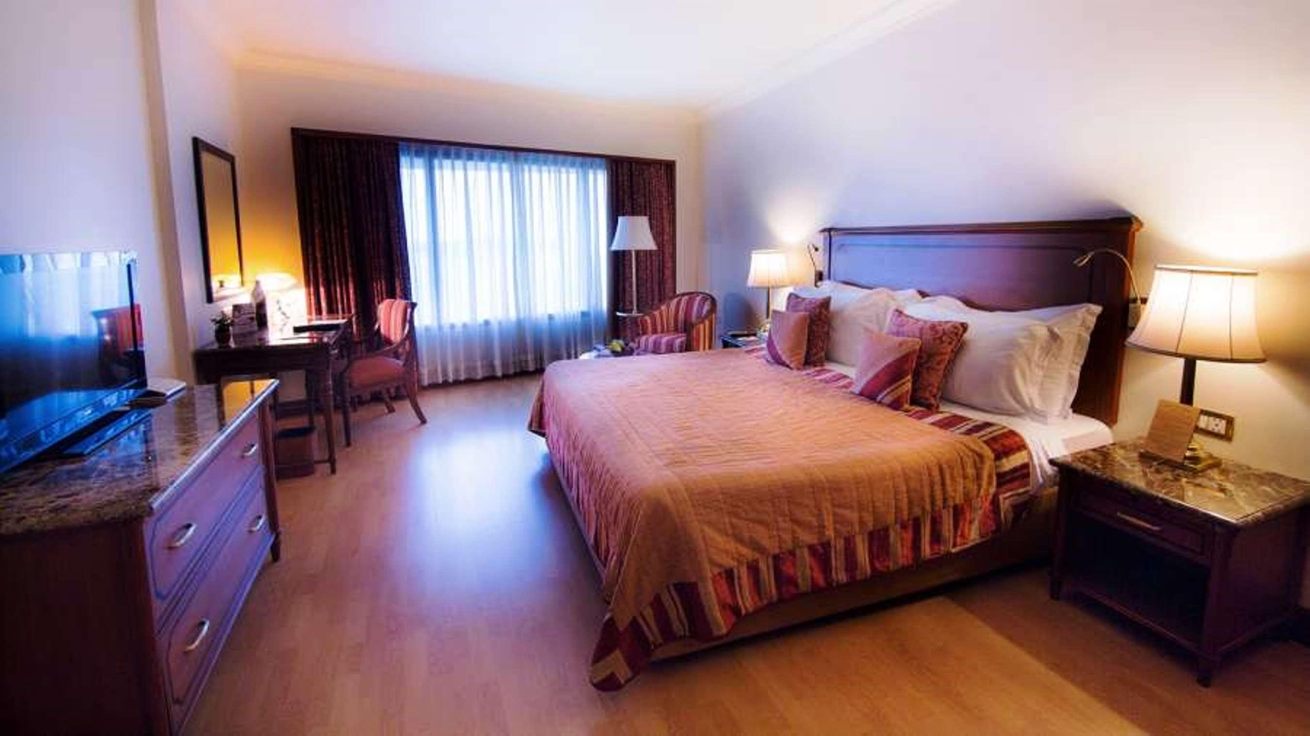 The Orchid Hotel Mumbai Vile Parle Extérieur photo A room at the hotel