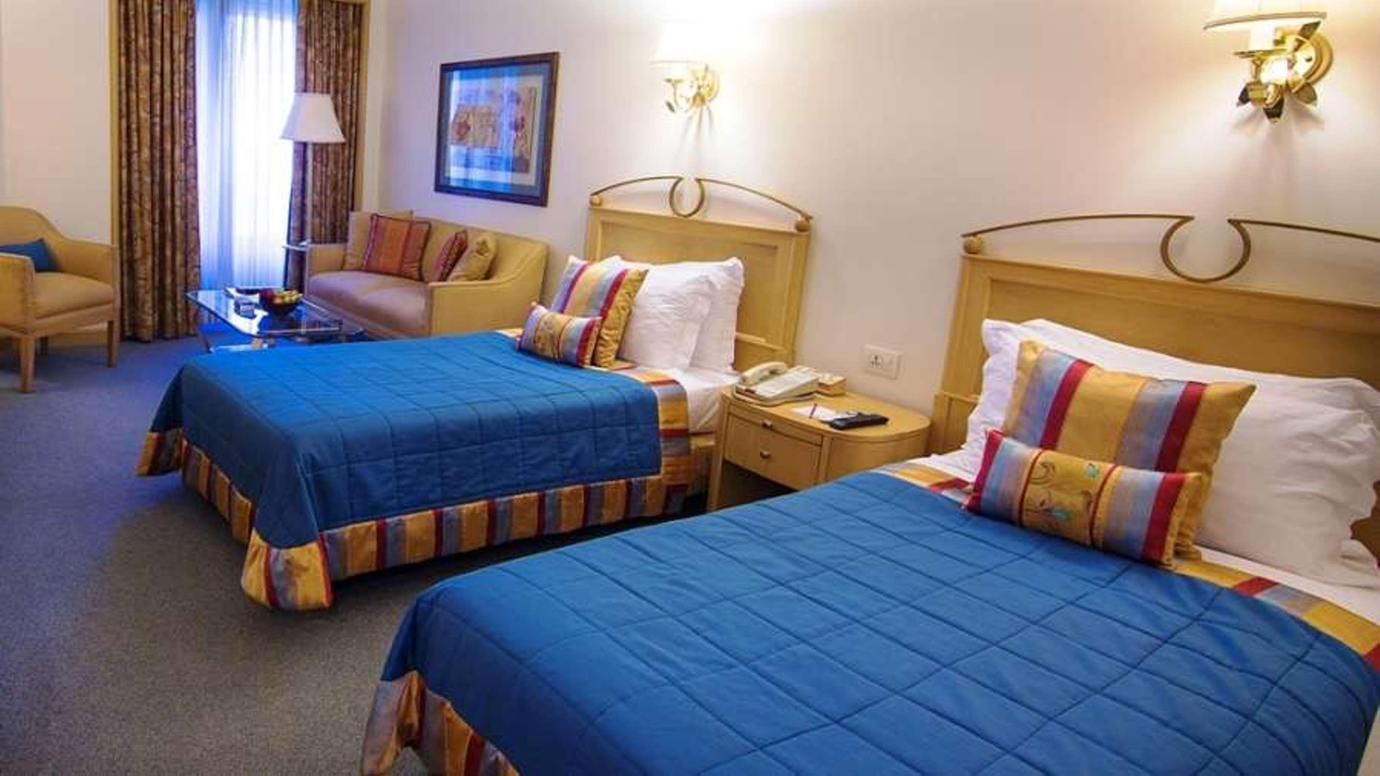 The Orchid Hotel Mumbai Vile Parle Extérieur photo A typical room at the Disney's Hilton Anaheim