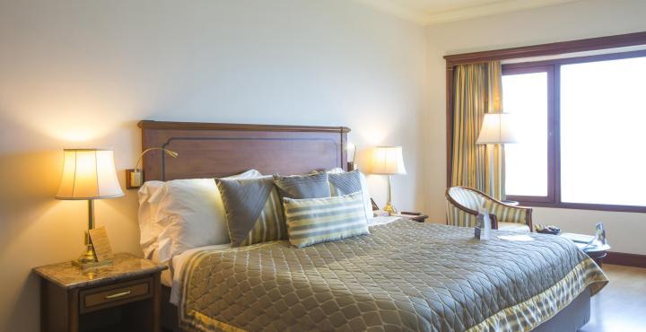 The Orchid Hotel Mumbai Vile Parle Extérieur photo A bedroom at the hotel