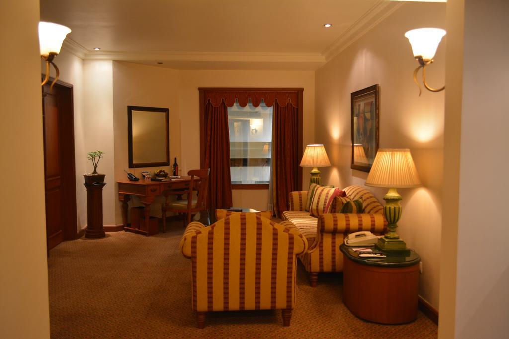 The Orchid Hotel Mumbai Vile Parle Extérieur photo A suite at the Taj Mahal Palace