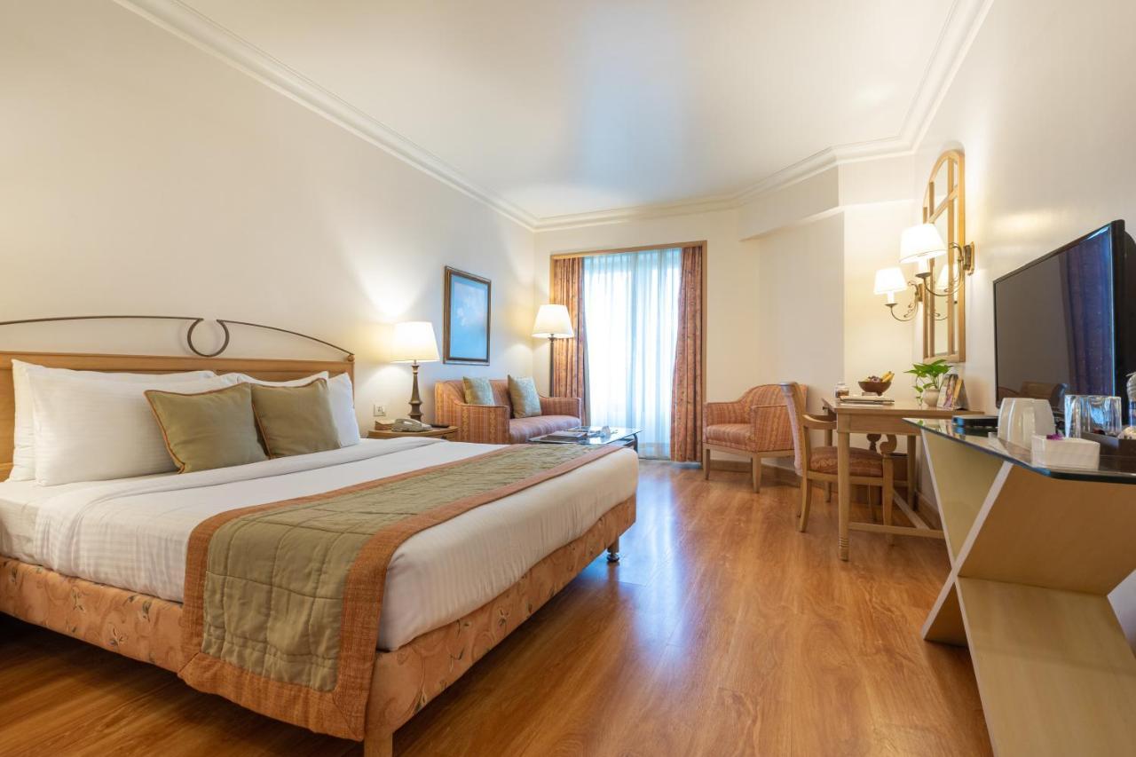The Orchid Hotel Mumbai Vile Parle Extérieur photo A room at the hotel