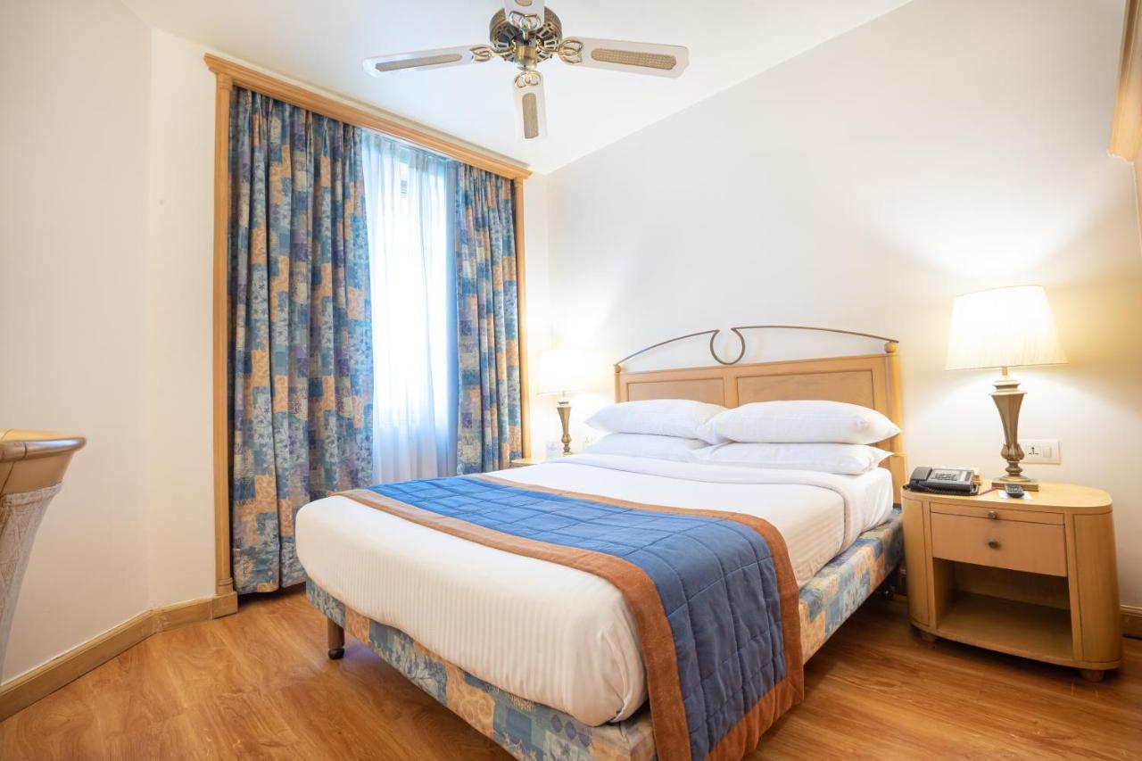The Orchid Hotel Mumbai Vile Parle Extérieur photo A bedroom at the hotel