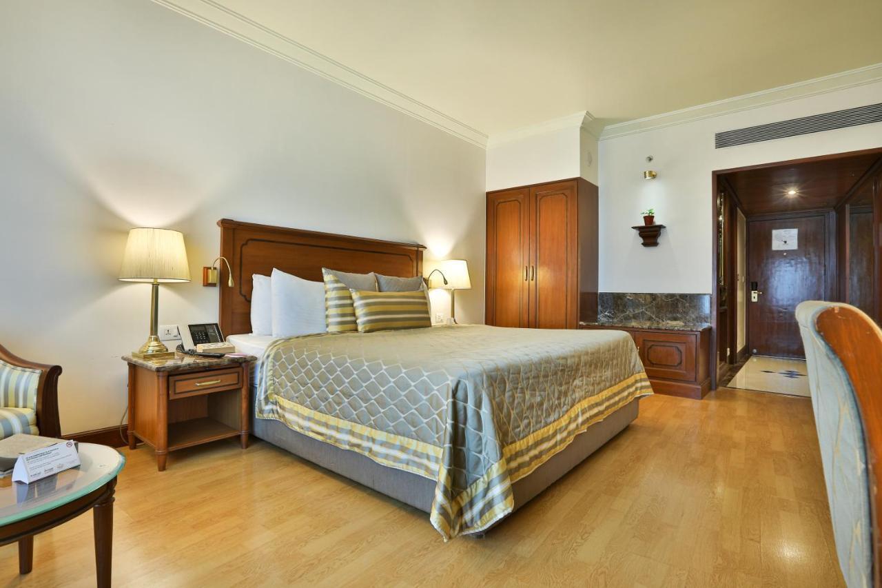 The Orchid Hotel Mumbai Vile Parle Extérieur photo A room at the Taj Bengal