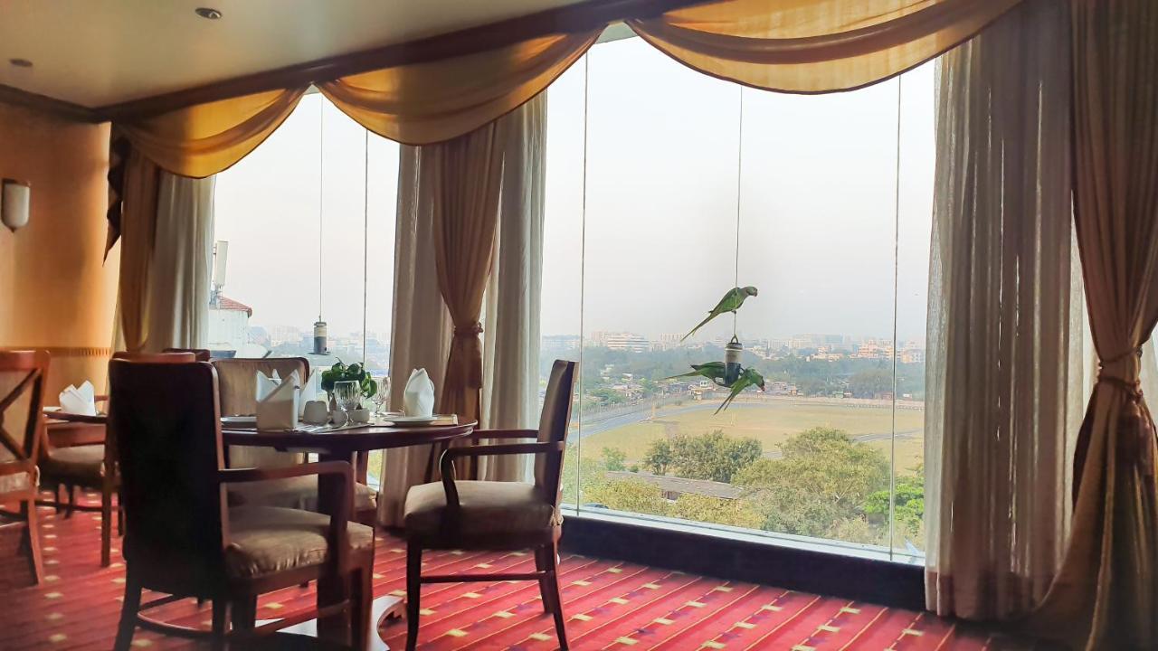 The Orchid Hotel Mumbai Vile Parle Extérieur photo Parrots at the hotel