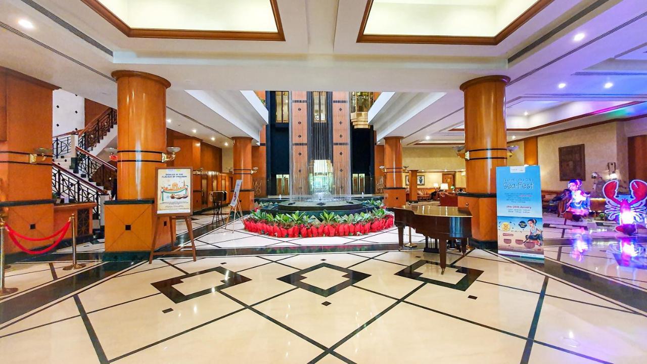 The Orchid Hotel Mumbai Vile Parle Extérieur photo The lobby of the hotel